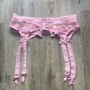 For love and lemons garter belt “shimmer lace” size large NWOT